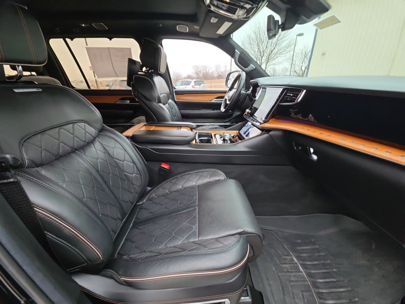 2022 Jeep Grand Wagoneer Series III