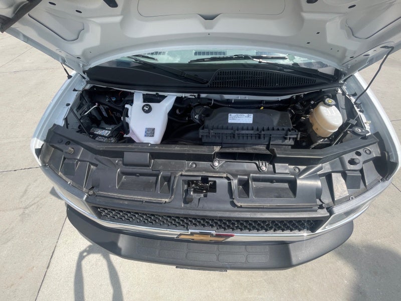 2024 Chevrolet Express Passenger 3500 1LT