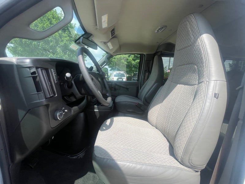 2024 Chevrolet Express Passenger 3500 1LT