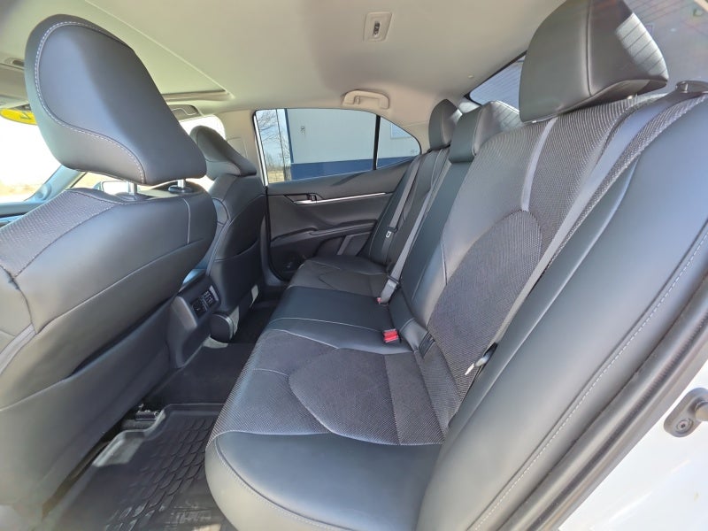 2022 Toyota Camry Hybrid XLE