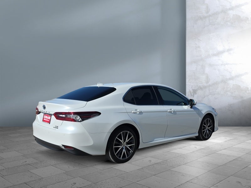 2022 Toyota Camry Hybrid XLE