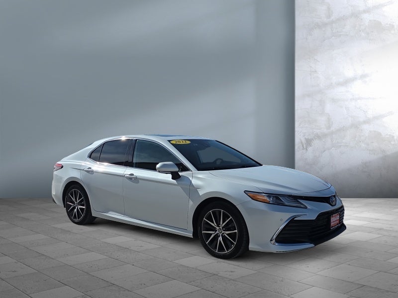 2022 Toyota Camry Hybrid XLE