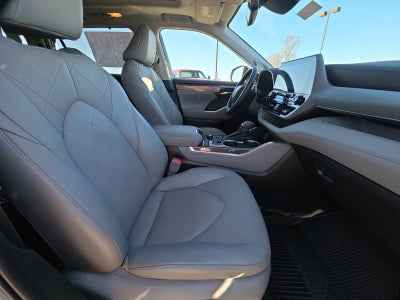 2022 Toyota Highlander Platinum