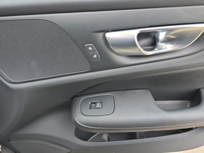 2024 Volvo S60 Recharge Plug-In Hybr Core Dark Theme