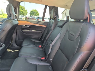 2022 Volvo XC90 Momentum