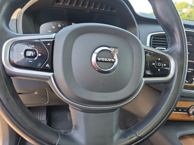 2022 Volvo XC90 Momentum