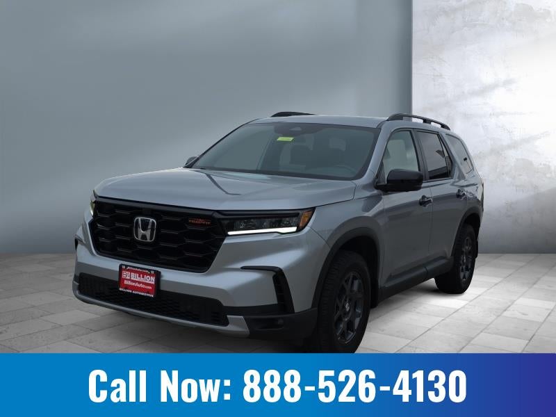 2025 Honda Pilot TrailSport AWD's photo