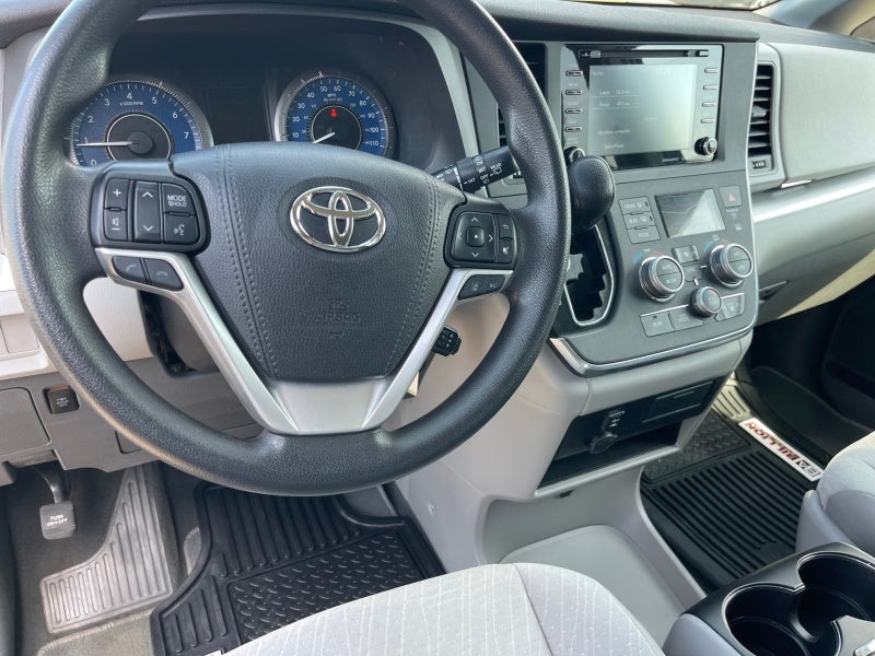 2019 Toyota Sienna LE