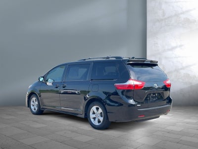2019 Toyota Sienna LE