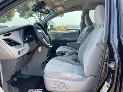 2019 Toyota Sienna LE