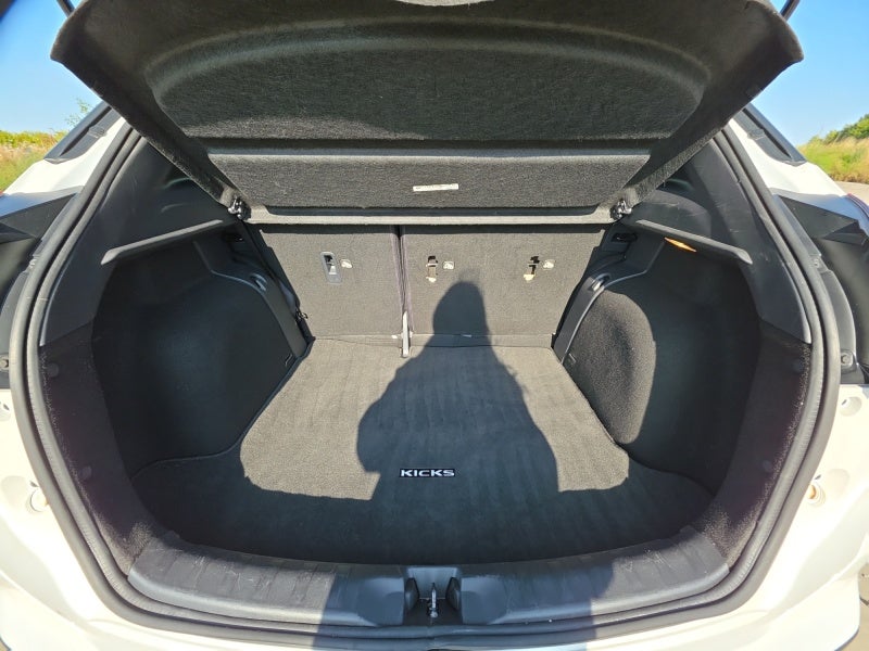 2021 Nissan Kicks SR