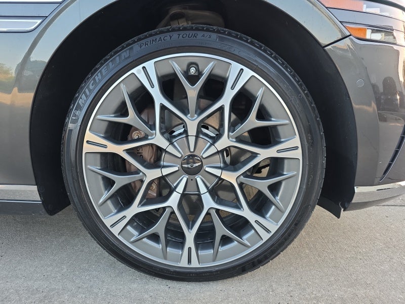 2024 Genesis G90 e-SC