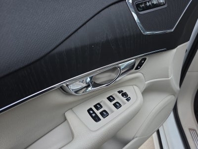2020 Volvo XC90 Momentum