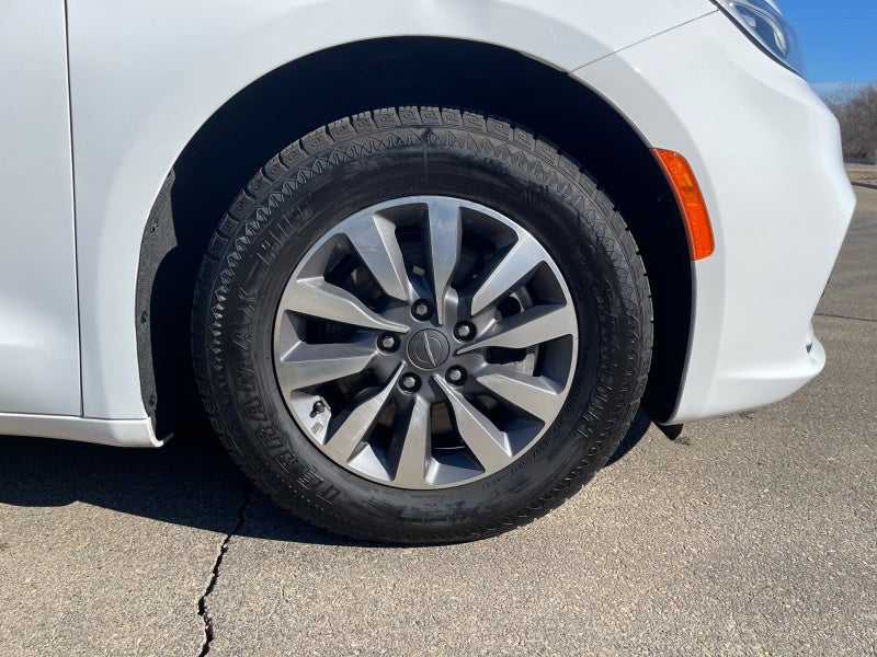 2024 Chrysler Pacifica Hybrid Select