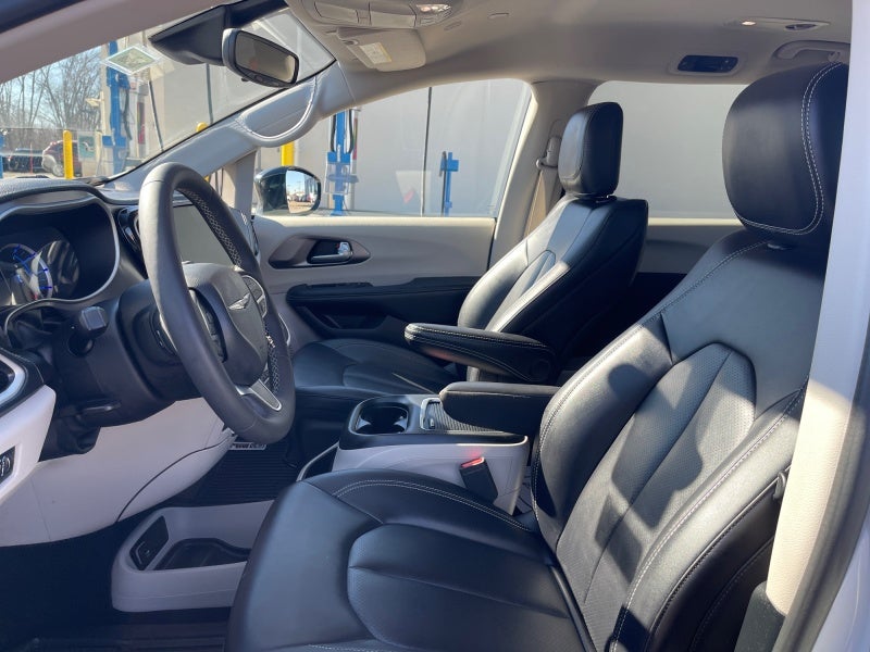 2024 Chrysler Pacifica Hybrid Select