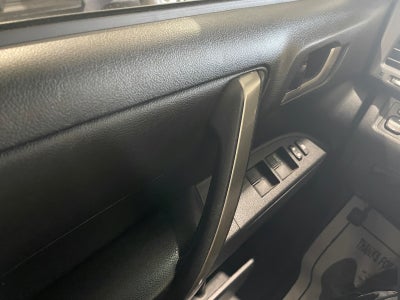 2012 Toyota HIGHLANDER SE