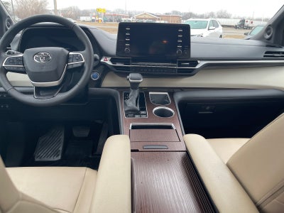 2024 Toyota SIENNA XLE XLE