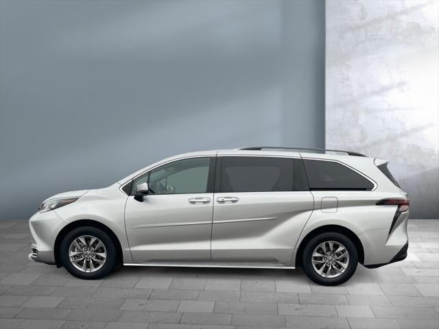 2024 Toyota SIENNA XLE XLE