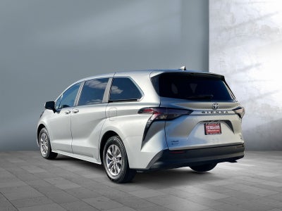 2025 Toyota Sienna LE