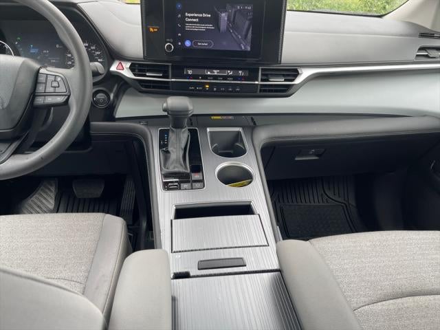 2025 Toyota SIENNA LE LE