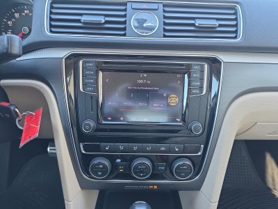 2017 Volkswagen Passat R-Line w/Comfort Pkg