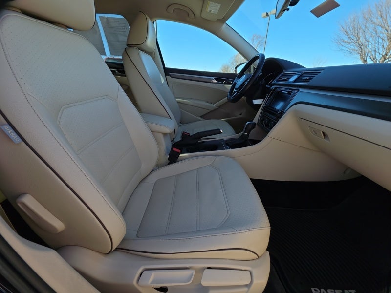 2017 Volkswagen Passat R-Line w/Comfort Pkg