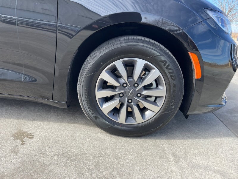 2023 Chrysler Pacifica Hybrid Touring L