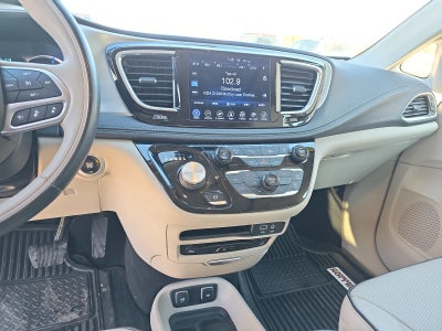 2017 Chrysler Pacifica Hybrid Platinum