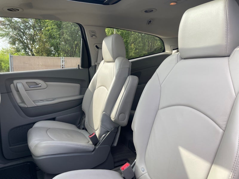 2011 Chevrolet Traverse LT w/2LT