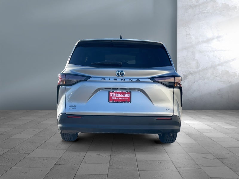 2025 Toyota Sienna LE