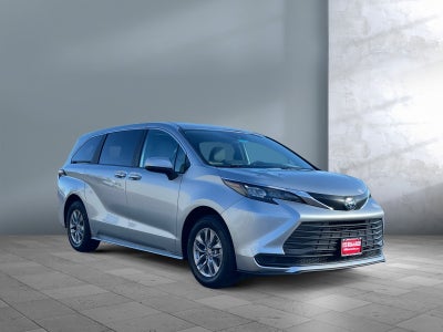 2025 Toyota Sienna LE