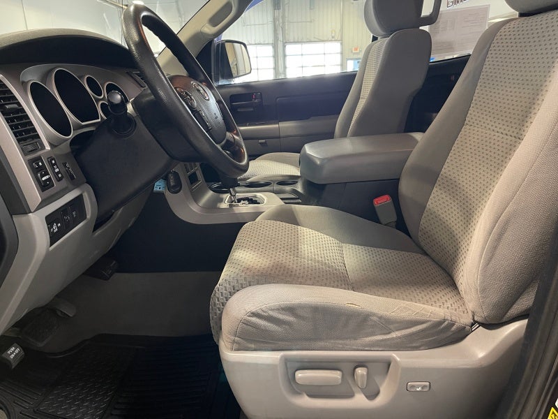 2011 Toyota Tundra 4WD Truck GRADE