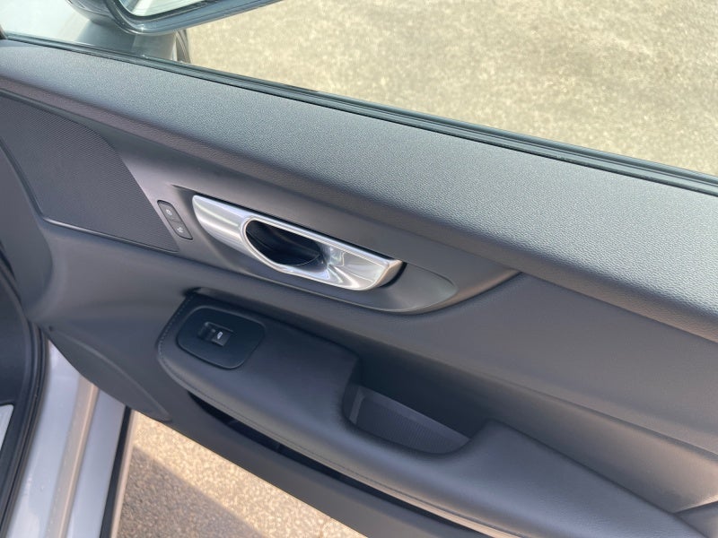 2024 Volvo S60 Plus Dark Theme